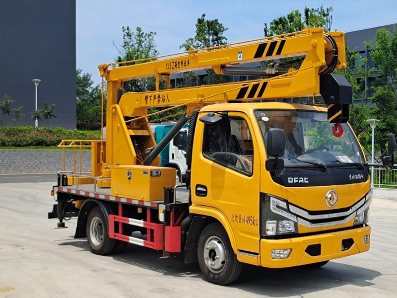 东风多利卡 13.5 米高空作业车